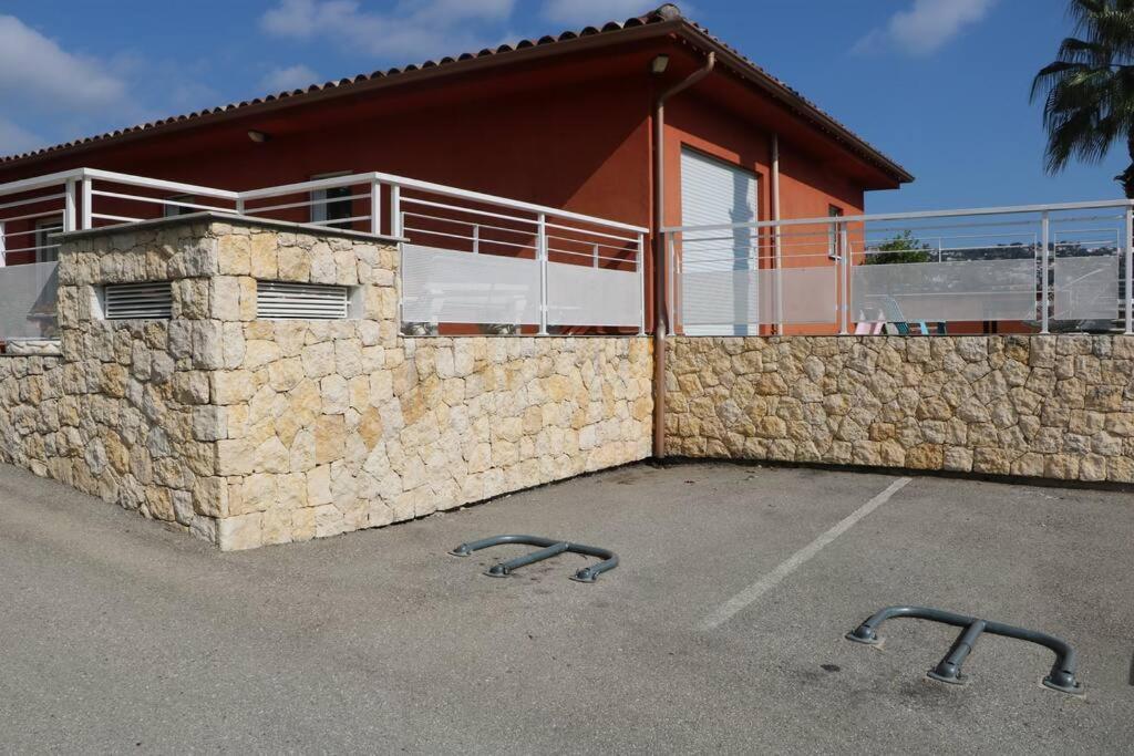 Charmant Studio Au Calme Saint-Laurent-du-Var Exterior photo